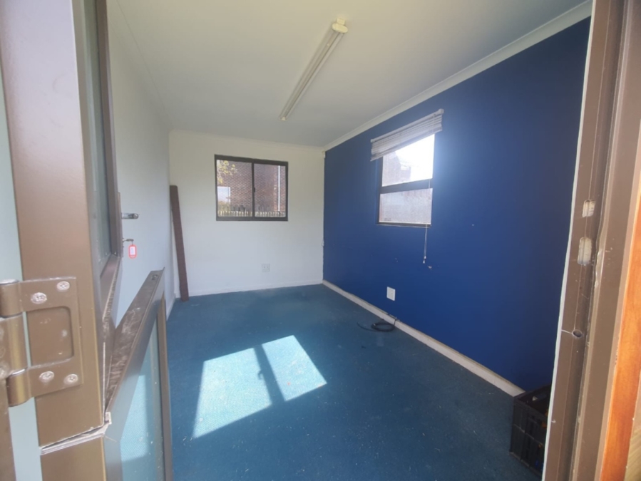 To Let 3 Bedroom Property for Rent in Cove Rock Eastern Cape